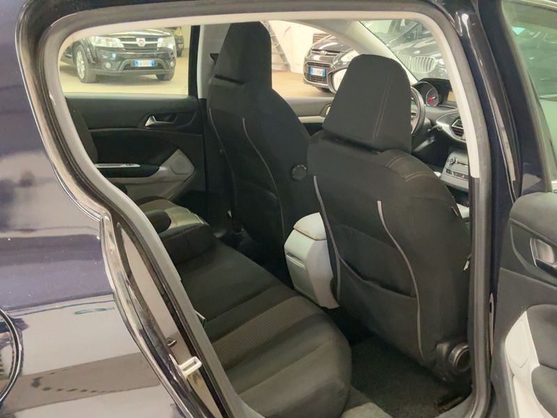 Peugeot 308 1.6 e-HDi Allure — zdjęcie 14