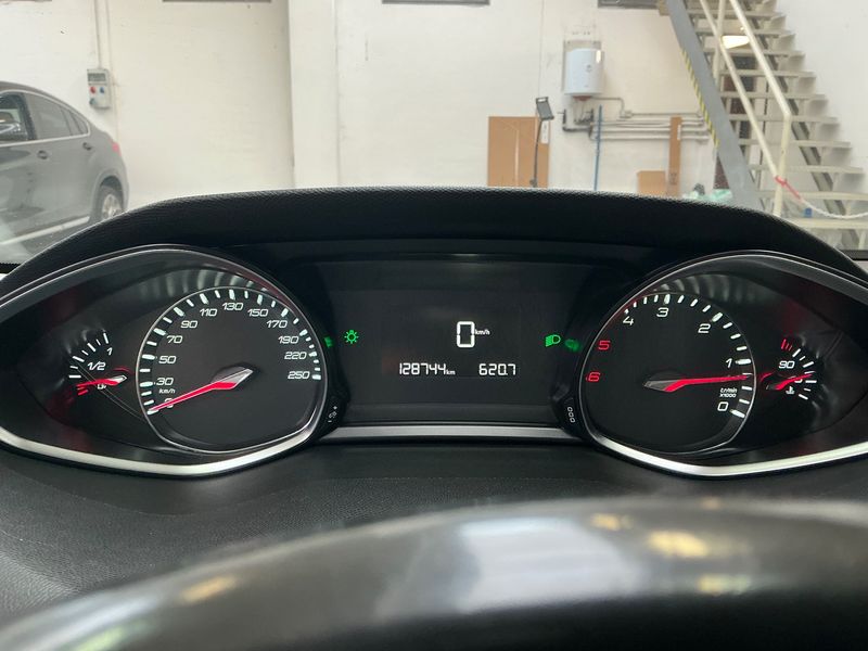 Peugeot 308 1.6 e-HDi Allure — zdjęcie 13