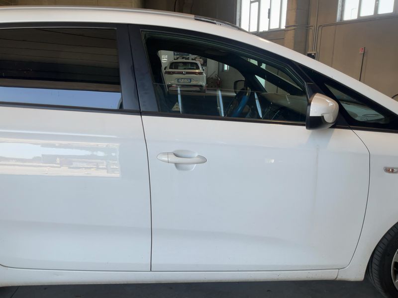 Kia Carens 1.7 CRDi Class — zdjęcie 7