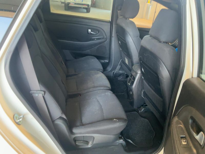 Kia Carens 1.7 CRDi Class — zdjęcie 14