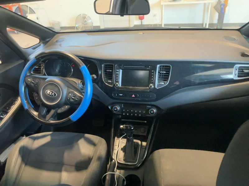 Kia Carens 1.7 CRDi Class — zdjęcie 12