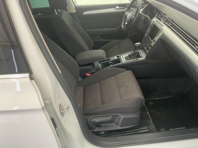 Volkswagen Passat 2.0 TDI Comfortline 4Motion BlueMotion Tech — zdjęcie 11