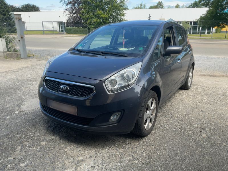 Kia Venga 1.6 CRDi FIFA World Cup Edition — zdjęcie 2