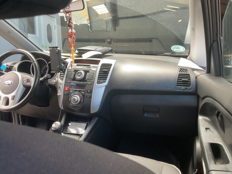 Kia Venga 1.6 CRDi FIFA World Cup Edition — zdjęcie 12