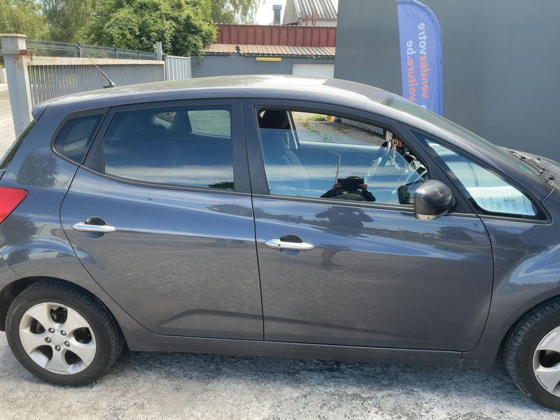 Kia Venga 1.6 CRDi FIFA World Cup Edition — zdjęcie 7