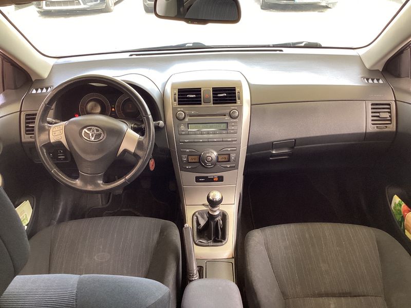 Toyota Corolla 1.4 D-4D Premium — zdjęcie 12