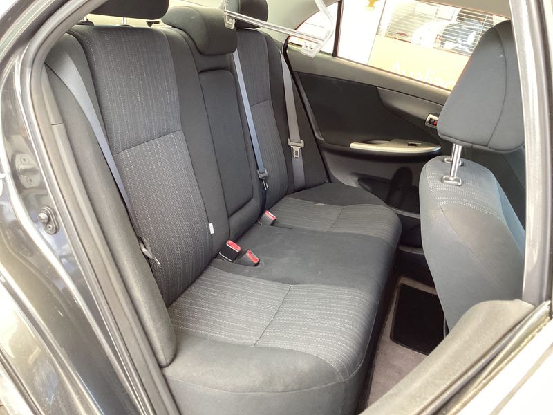 Toyota Corolla 1.4 D-4D Premium — zdjęcie 14