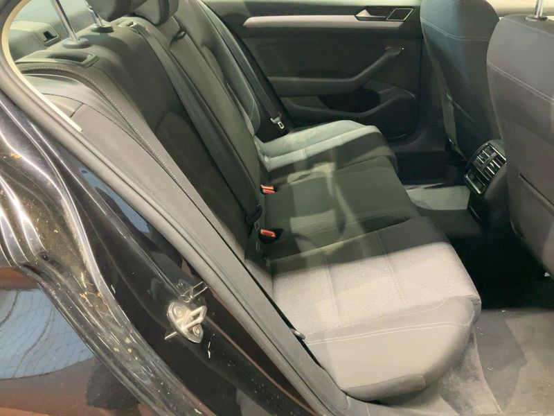 Volkswagen Passat 1.6 TDI Comfortline BlueMotion Tech 2017 – снимка 19