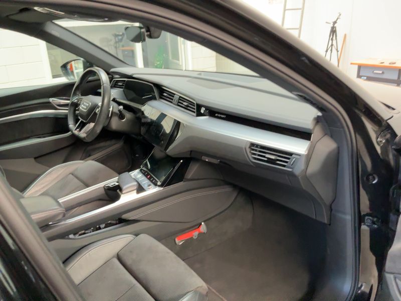 Audi e-tron 55 quattro Advanced — zdjęcie 12