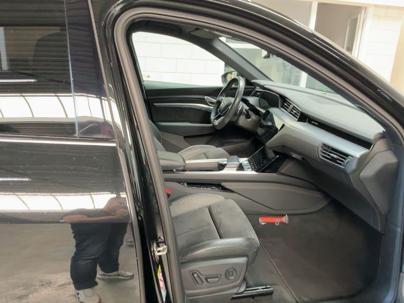 Audi e-tron 55 quattro Advanced — zdjęcie 11