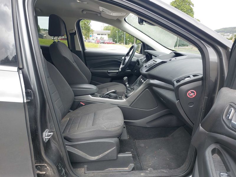 Ford Kuga 2.0 TDCi Trend — zdjęcie 10