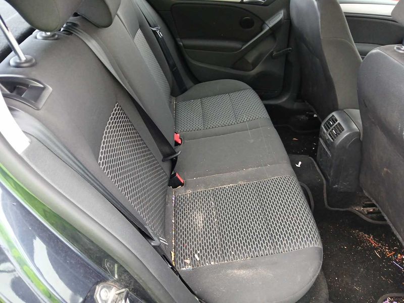 Volkswagen Golf VI 1.6 TDI Trendline BlueMotion 2010 – снимка 14