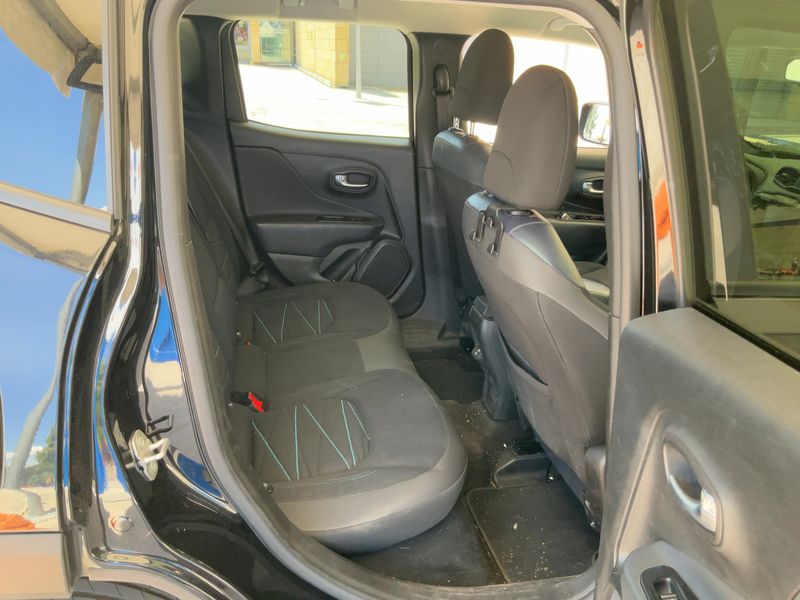 Jeep Renegade 1.3 T4 4xe Plug-in Hybrid Limited — zdjęcie 14