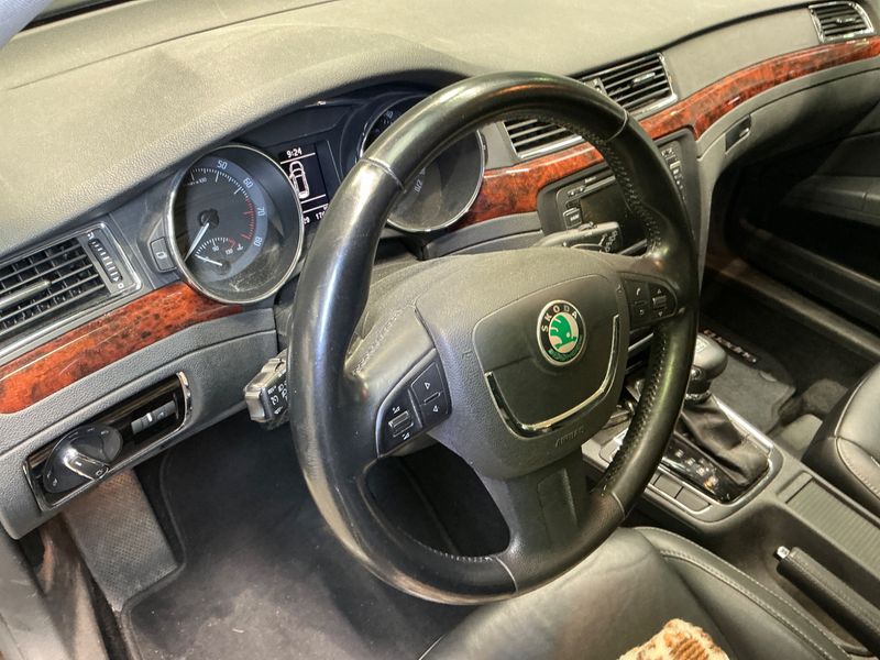 Skoda Superb 3.6 V6 FSI Elegance 4x4 2012 – снимка 30