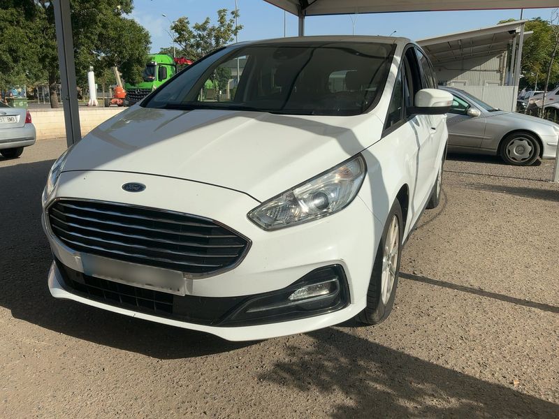 Ford S-Max 2.5 Hybrid Trend — zdjęcie 2