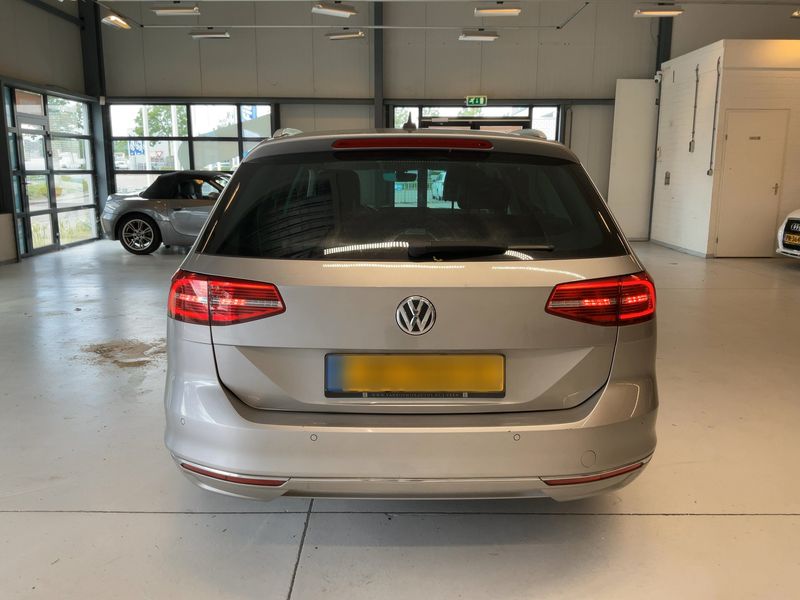 Volkswagen Passat 1.6 TDI Carat BlueMotion Tech — zdjęcie 5