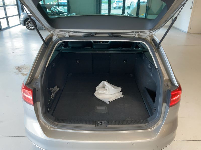 Volkswagen Passat 1.6 TDI Carat BlueMotion Tech — zdjęcie 10