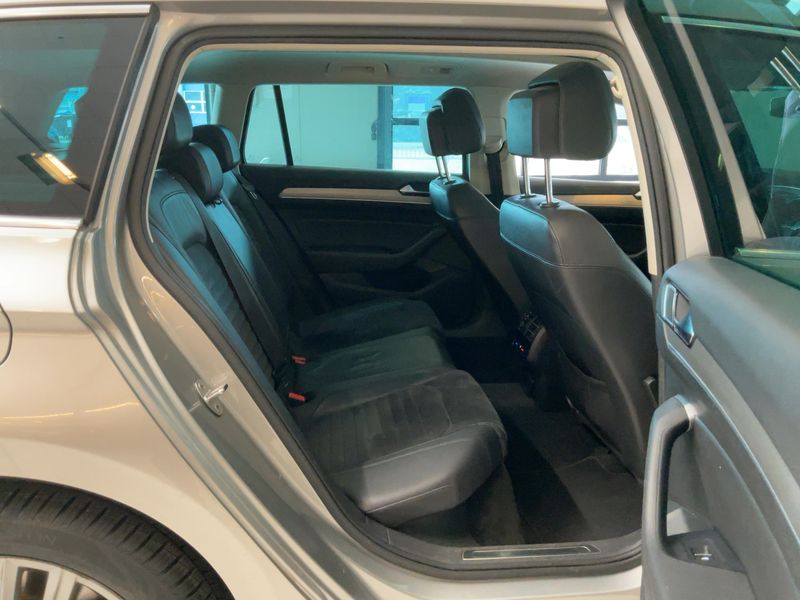 Volkswagen Passat 1.6 TDI Carat BlueMotion Tech — zdjęcie 14