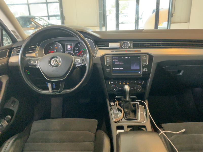 Volkswagen Passat 1.6 TDI Carat BlueMotion Tech — zdjęcie 12