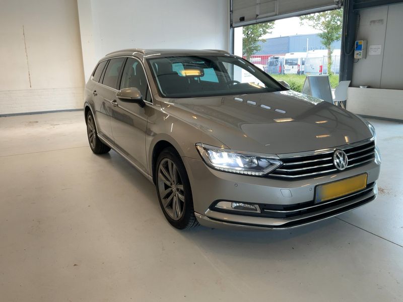 Volkswagen Passat 1.6 TDI Carat BlueMotion Tech — zdjęcie 8