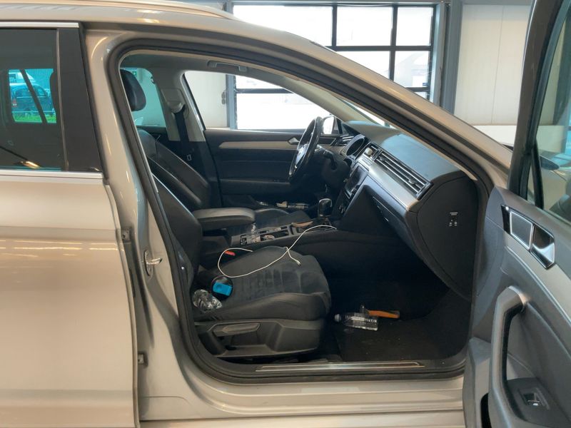 Volkswagen Passat 1.6 TDI Carat BlueMotion Tech — zdjęcie 11