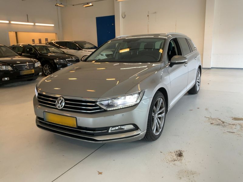 Volkswagen Passat 1.6 TDI Carat BlueMotion Tech — zdjęcie 1