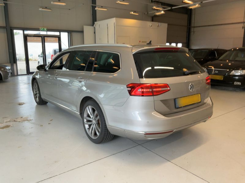 Volkswagen Passat 1.6 TDI Carat BlueMotion Tech — zdjęcie 3