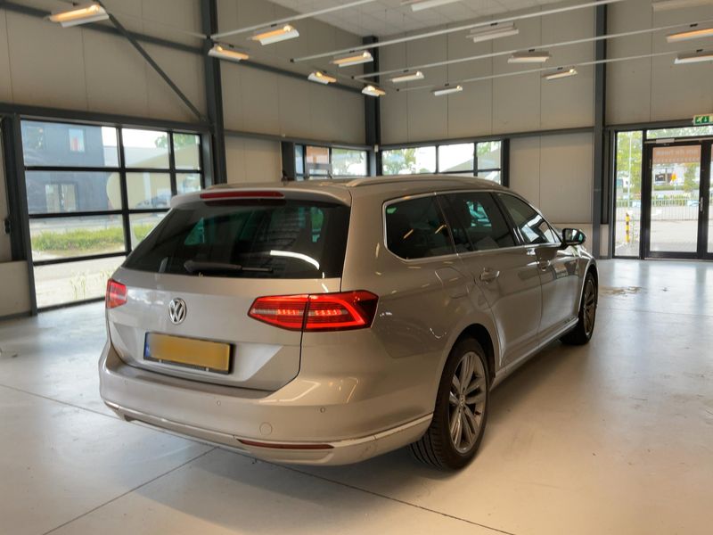 Volkswagen Passat 1.6 TDI Carat BlueMotion Tech — zdjęcie 6