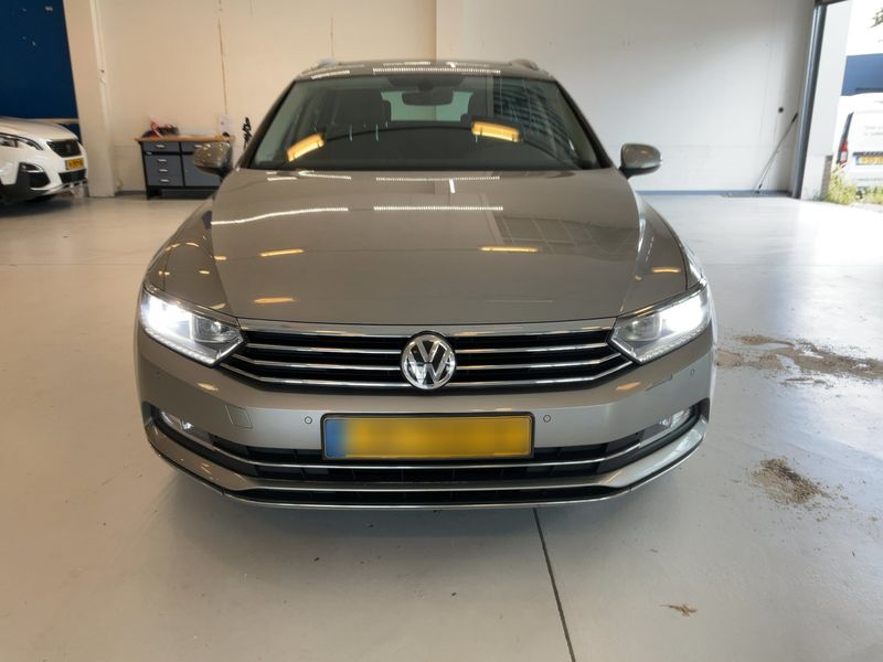 Volkswagen Passat 1.6 TDI Carat BlueMotion Tech — zdjęcie 9