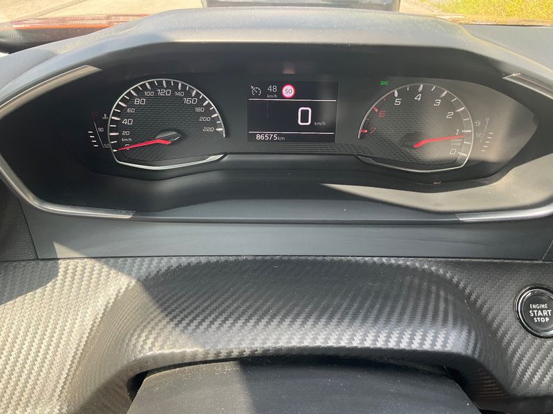 Peugeot 2008 1.2 PureTech Allure 2021 – снимка 19