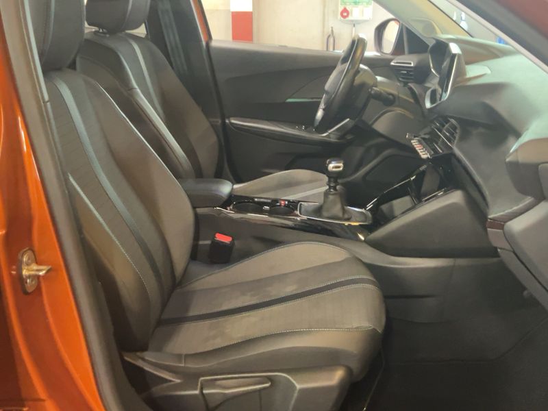 Peugeot 2008 1.2 PureTech Allure 2021 – снимка 17