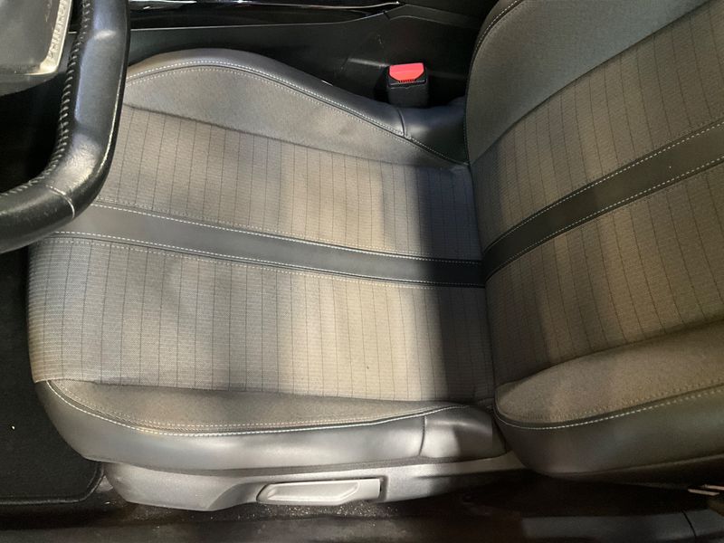 Peugeot 2008 1.2 PureTech Allure 2021 – снимка 27