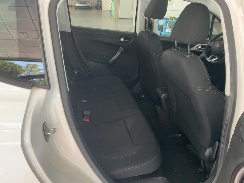Peugeot 2008 1.6 e-HDi Active 2014 – снимка 19