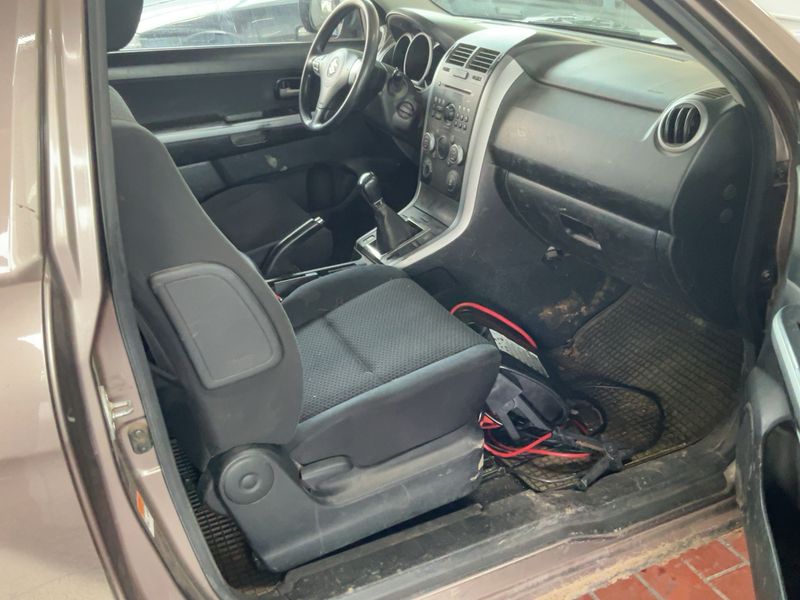 Suzuki Grand Vitara 1.9 DDiS Comfort — zdjęcie 11