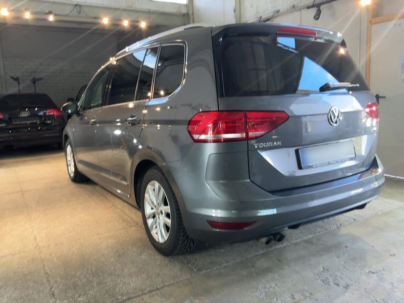 Volkswagen Touran 2.0 TDI Comfortline BlueMotion Tech — zdjęcie 3