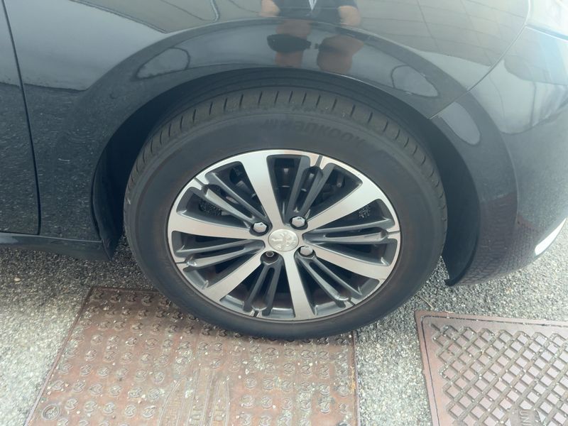 Peugeot 208 1.2 e-VTi Allure 2018 – снимка 11