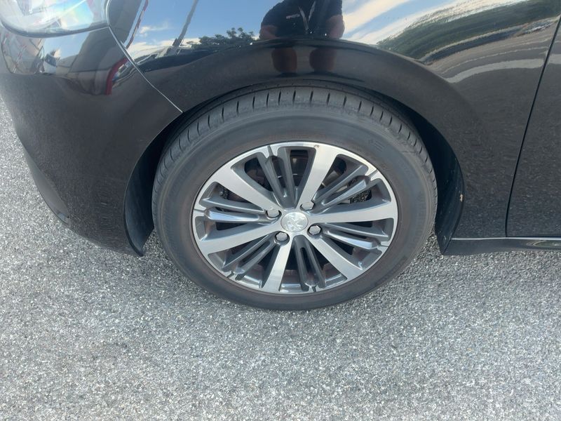 Peugeot 208 1.2 e-VTi Allure 2018 – снимка 3