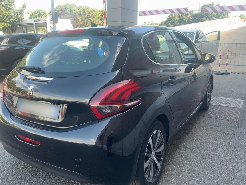 Peugeot 208 1.2 e-VTi Allure 2018 – снимка 8