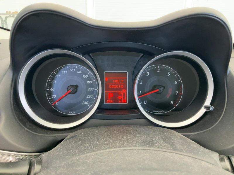 Mitsubishi Lancer 1.8 DOHC Intense — zdjęcie 13