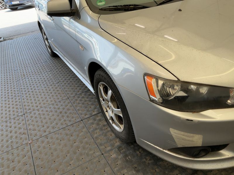 Mitsubishi Lancer 1.8 DOHC Intense — zdjęcie 8