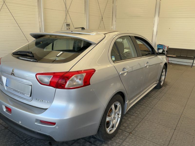 Mitsubishi Lancer 1.8 DOHC Intense — zdjęcie 6