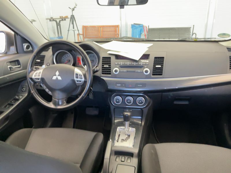 Mitsubishi Lancer 1.8 DOHC Intense — zdjęcie 12