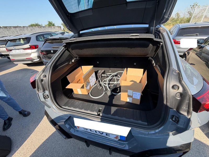 BMW iX2 eDrive20 M Sport — zdjęcie 9