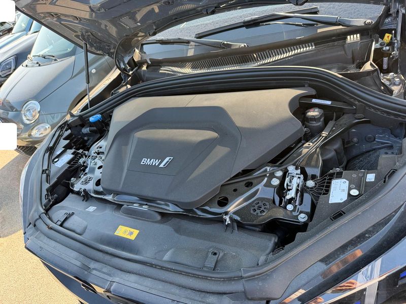 BMW iX2 eDrive20 M Sport — zdjęcie 8