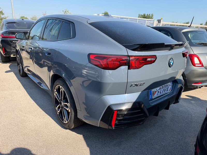BMW iX2 eDrive20 M Sport — zdjęcie 3