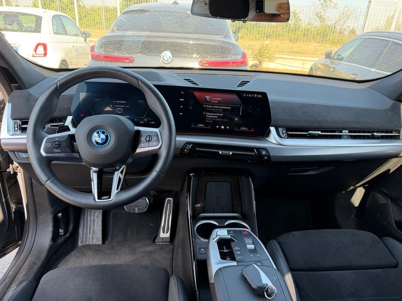 BMW iX2 eDrive20 M Sport — zdjęcie 11