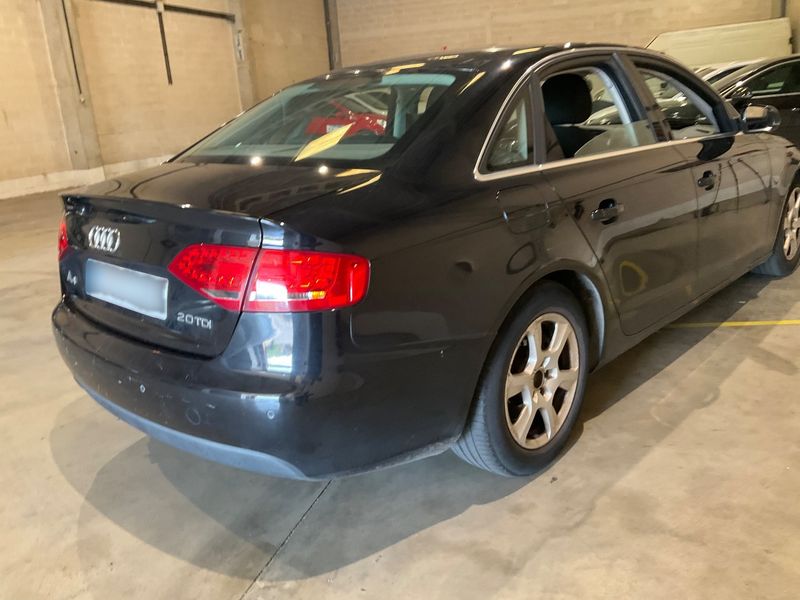 Audi A4 2.0 TDIe Attraction 2010 – снимка 8
