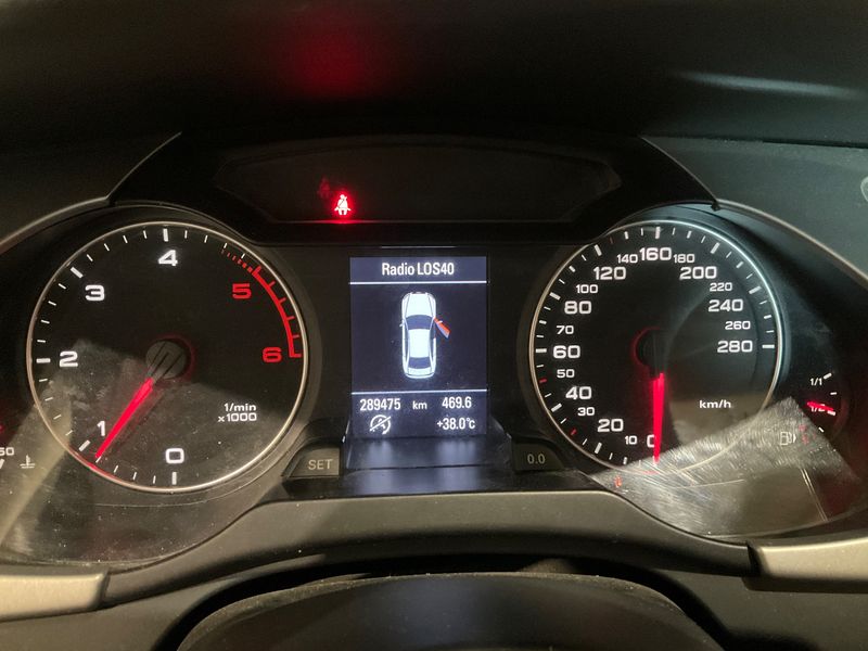 Audi A4 2.0 TDIe Attraction 2010 – снимка 18