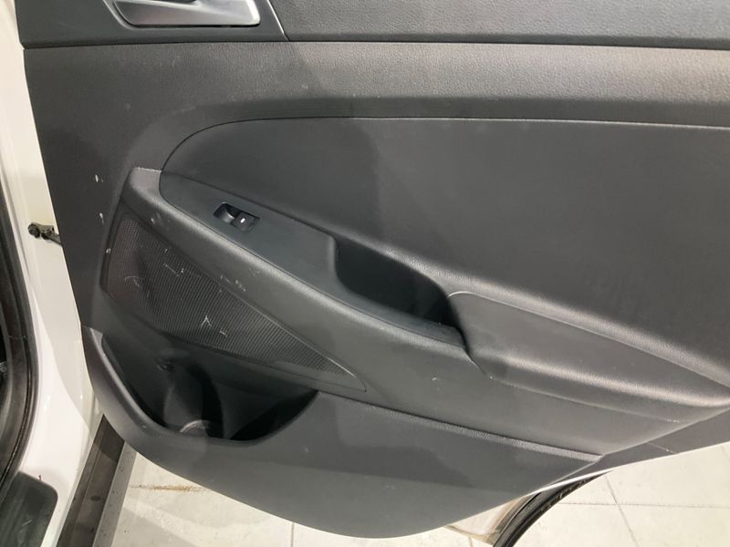 Hyundai Tucson 1.7 CRDi Intro Edition blue 2WD 2016 – снимка 26