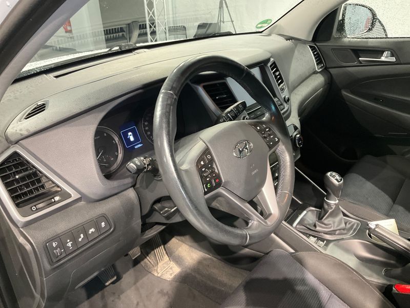 Hyundai Tucson 1.7 CRDi Intro Edition blue 2WD 2016 – снимка 29